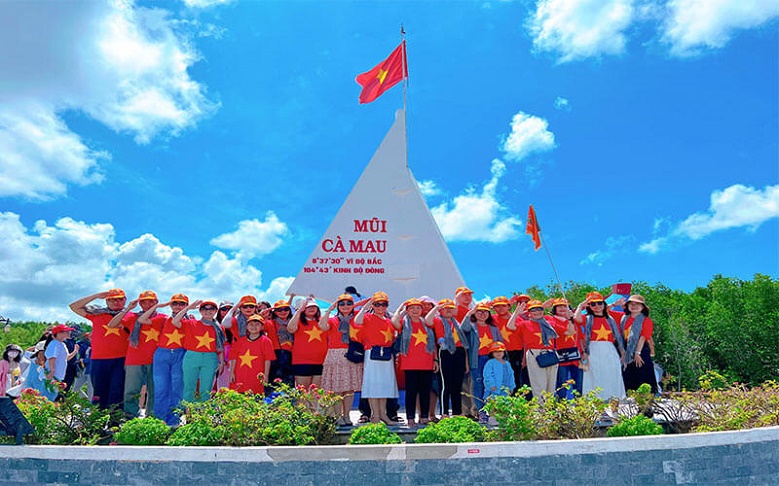 Hình tượng con tàu Mũi Cà Mau